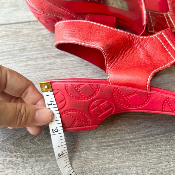 Elegant Red Leather Sandals - Picture 15 of 15